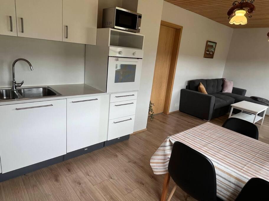 Black Valley Apartment Thoroddsstathir Bagian luar foto