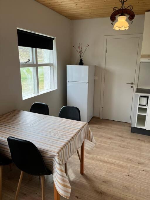 Black Valley Apartment Thoroddsstathir Bagian luar foto