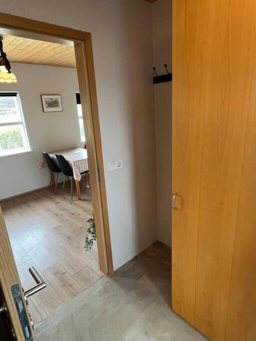 Black Valley Apartment Thoroddsstathir Bagian luar foto